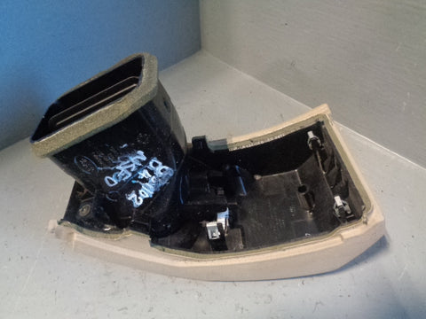 Discovery 4 Heater Air Vent Near Side Outer with Trim Beige