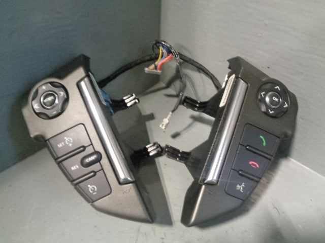 Discovery 4 Steering Wheel Controls Cruise and Audio Pair