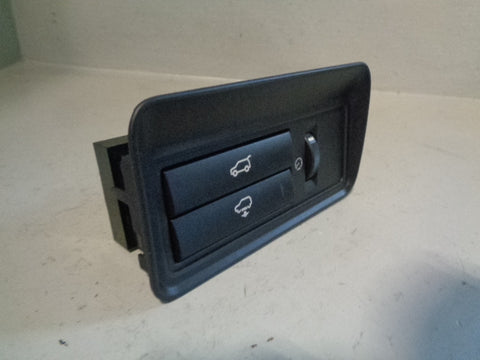 Range Rover L405 Deployable Side Steps and Upper Tailgate Switch CPLA 11654 AA
