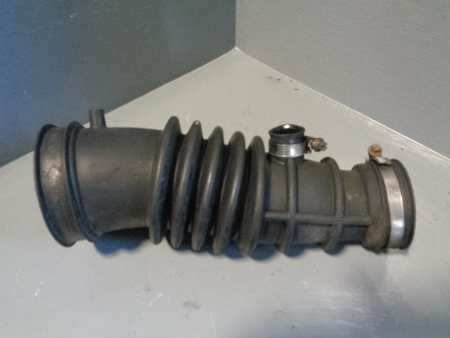Discovery 2 Turbo To Air Box Pipe Hose TD5 Land Rover 1998