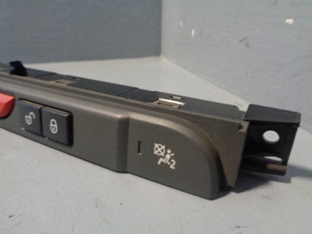 Discovery 3 Hazard Central Locking DSC Panel YUL500400WUX