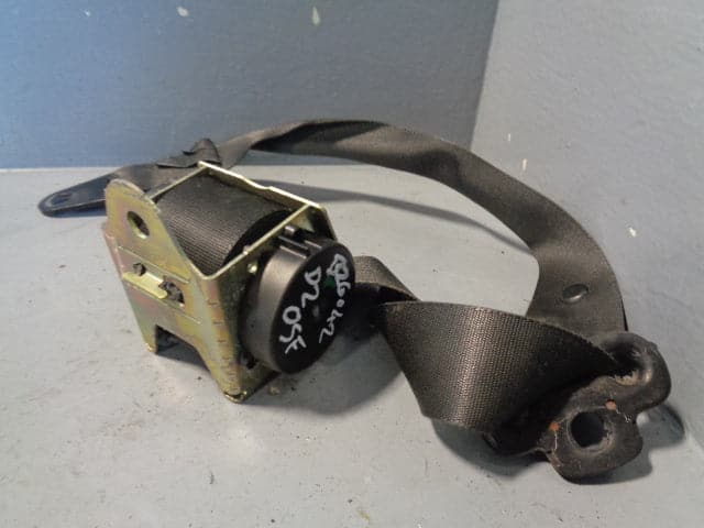 Discovery 2 Seat Belt Off Side Front in Black Land Rover