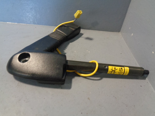 Discovery 2 Seat Belt Pre-Tensioner Near Side Front Land