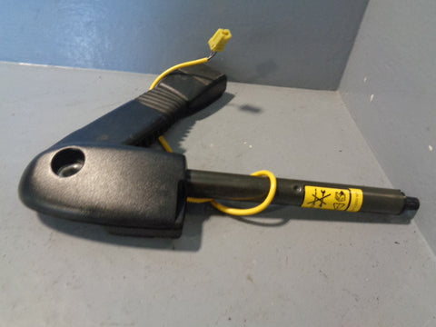 Discovery 2 Seat Belt Pre-Tensioner Near Side Front Land
