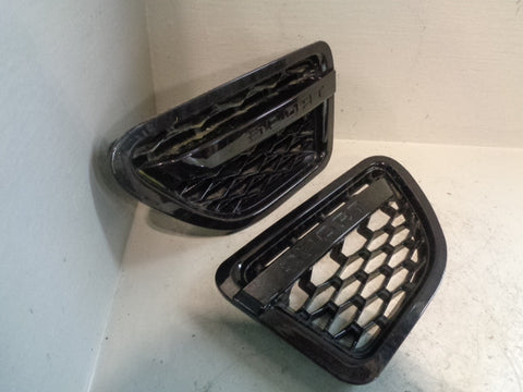 Range Rover Sport Wing Vents Pair L320 in Black Supercharged Style 2005 to 2013