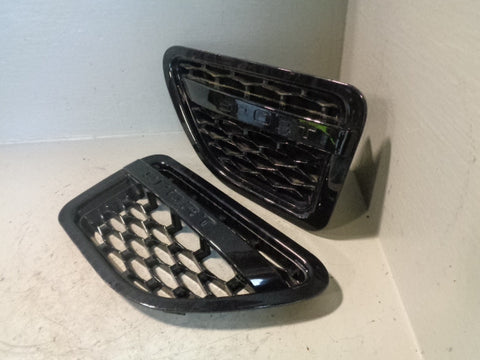 Range Rover Sport Wing Vents Pair L320 in Black Supercharged Style 2005 to 2013