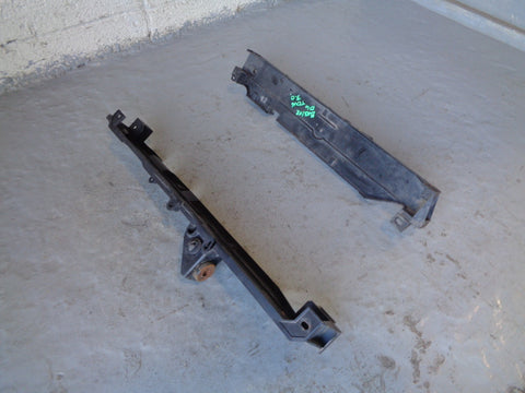 Discovery 4 Radiator Brackets Mounts Pair AH32-3B589 Land