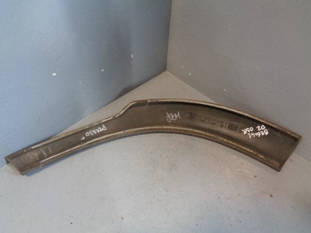 Discovery 2 Arch Trim Off Side Rear DFK100860 Land Rover
