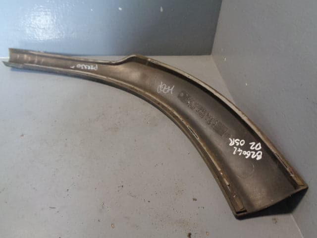 Discovery 2 Arch Trim Off Side Rear DFK100860 Land Rover
