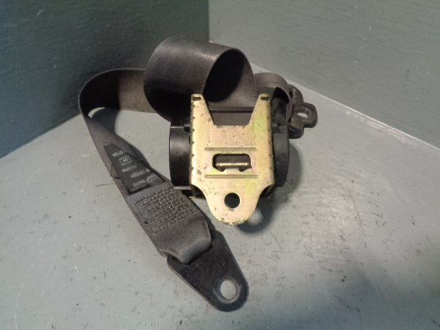 Discovery 2 Seat Belt Assembly Off Side Front in Grey Land