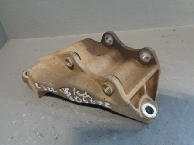 Range Rover Power Steering Pump Bracket QVB500150 L322 AJ-V8