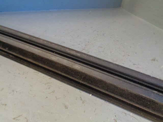 Discovery 2 Weather Strip Seal Off Side Rear Window Trim