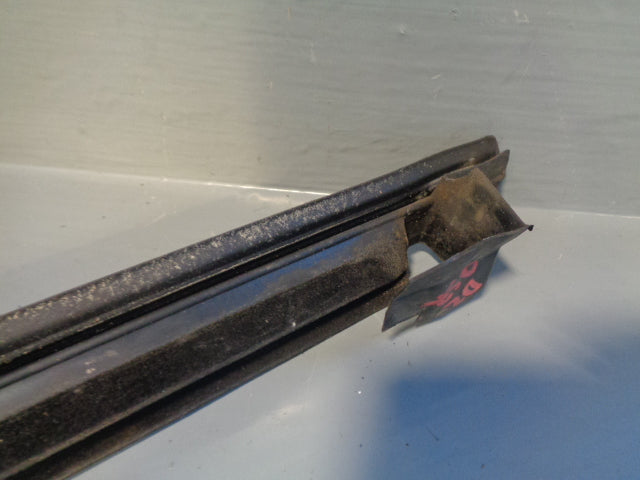Discovery 2 Weather Strip Seal Off Side Rear Window Trim
