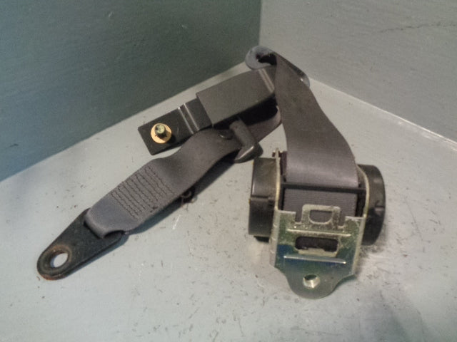 Discovery 2 Seat Belt in Grey Off Side Rear Land Rover 1998
