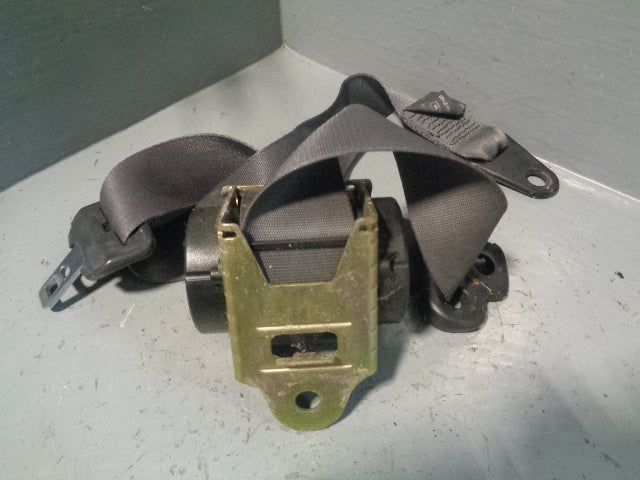 Discovery 2 Seat Belt Near Side Front in Grey Land Rover