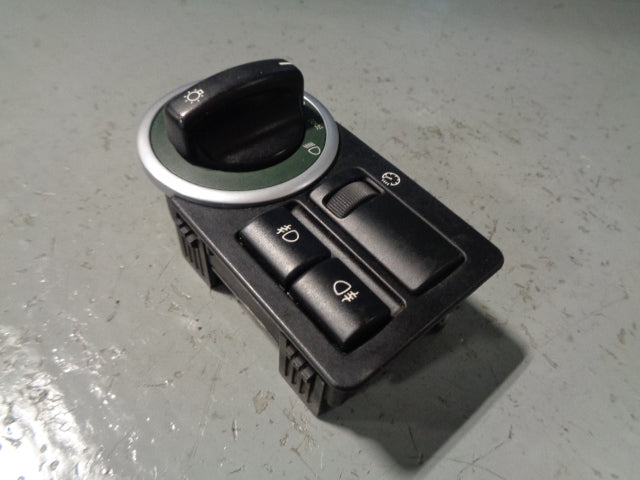 Range Rover L322 Headlight Switch Controls Green Surround