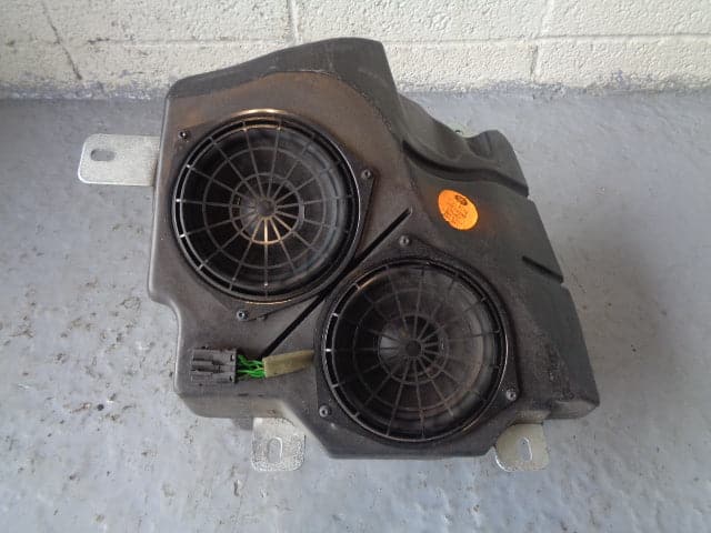 Range Rover L322 Subwoofer Speaker Boot Bass Sub XQA000020