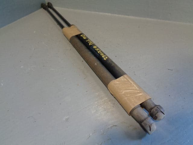 Discovery 4 Tailgate Gas Struts Upper Pair Of Land Rover