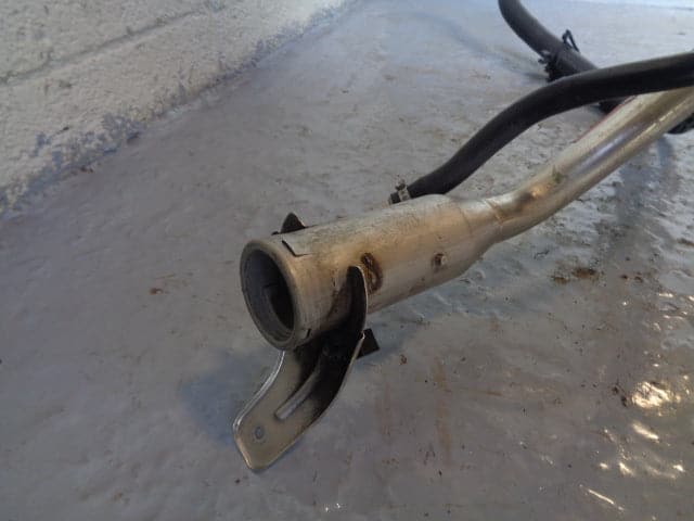 Discovery 4 Fuel Filler Neck Pipe AH22-9034-AB Land Rover