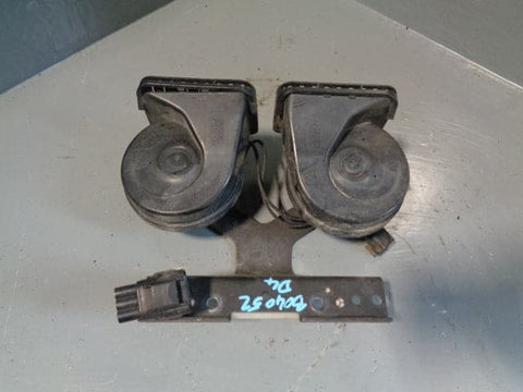 Discovery 4 Horns Pair Of Hi and Low Land Rover 2009 to 2014