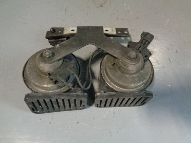 Discovery 4 Horns Pair Of Hi and Low Land Rover 2009 to 2014