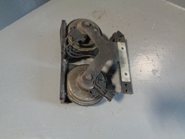 Discovery 4 Horns Pair Of Hi and Low Land Rover 2009 to 2014