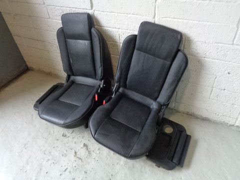 Discovery 2 Dickie Seats Pair Black Leather 3rd Row Land Rover 1998 to 2004