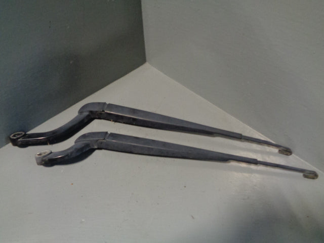 Discovery 4 Wiper Arms Front Pair of Windscreen Land Rover