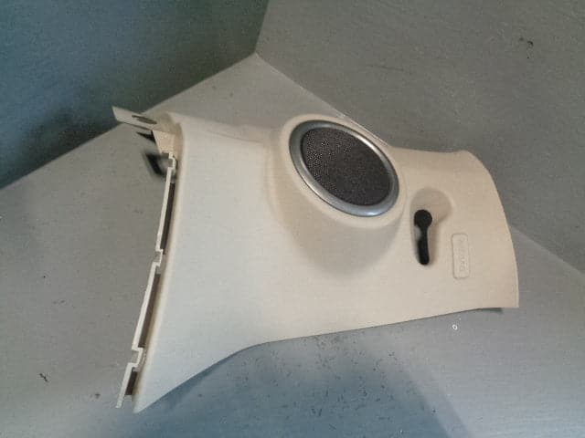 Discovery 3 D Pillar Trim Speaker XQM000400 Near Side Land
