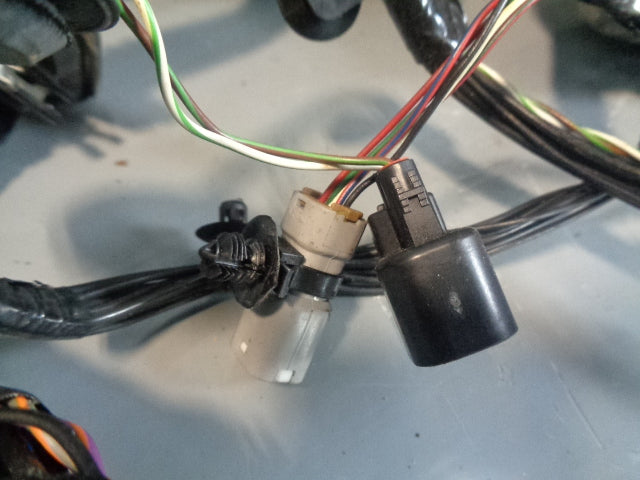 Discovery 4 Off Side Door Wiring Loom Front Right