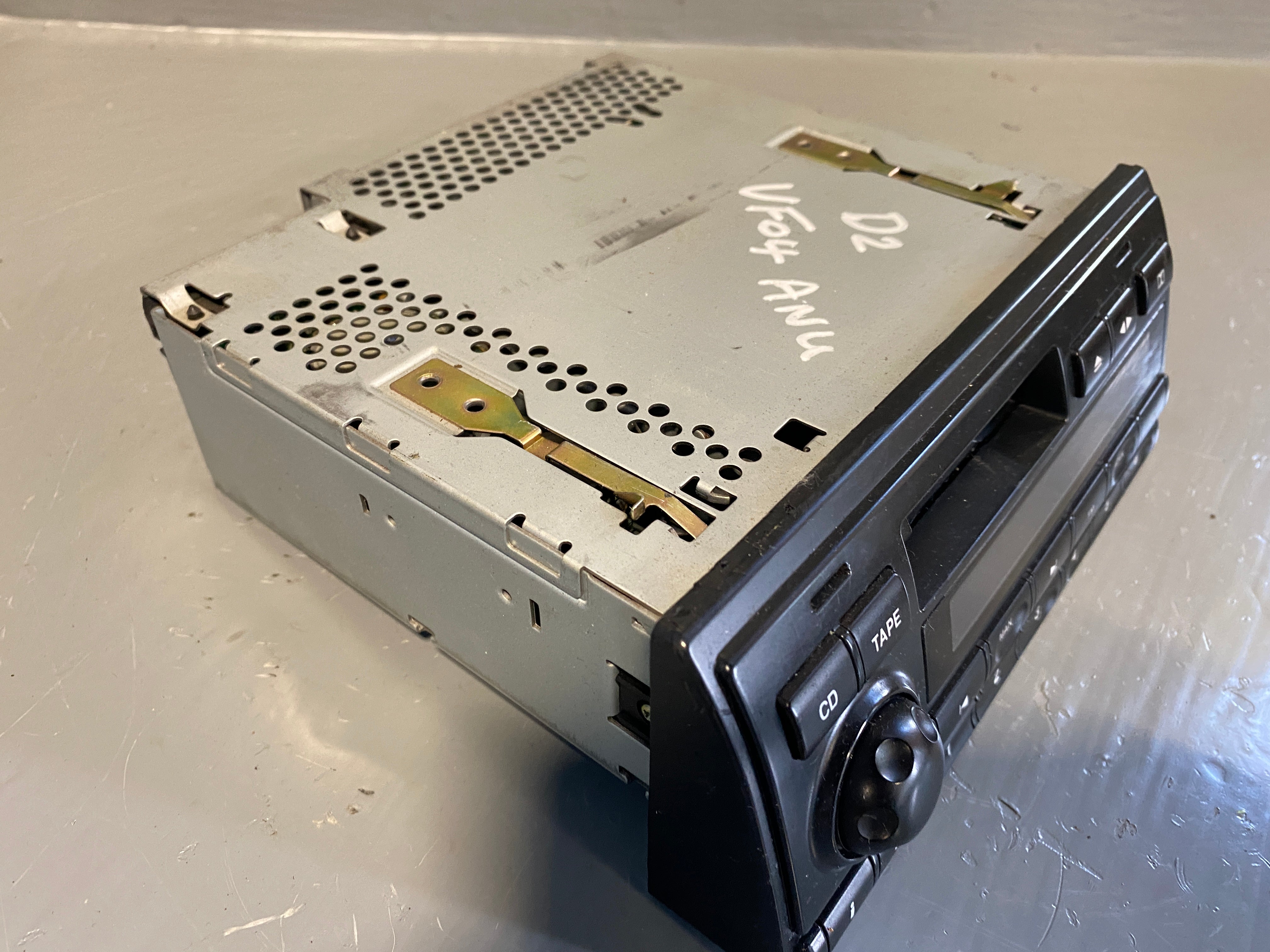 Discovery 2 Stereo Head Unit Radio Cassette Player