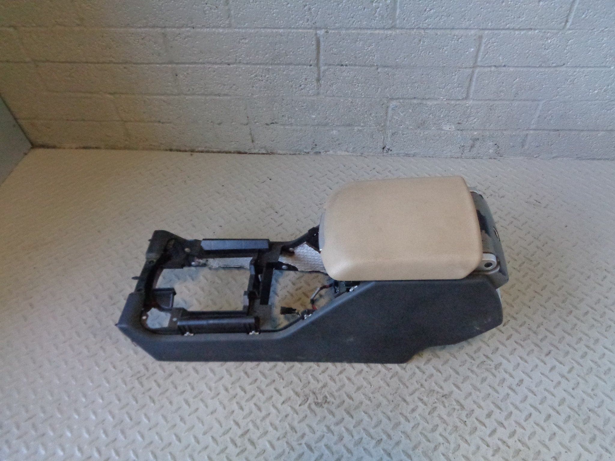 Range Rover L322 Centre Console Arm Rest in Sand 2002 to 2005 R31103 ...