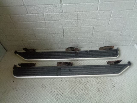 Discovery 3 4 Side Steps Pair Of Black Silver Land Rover 2004 to 2014 K05073