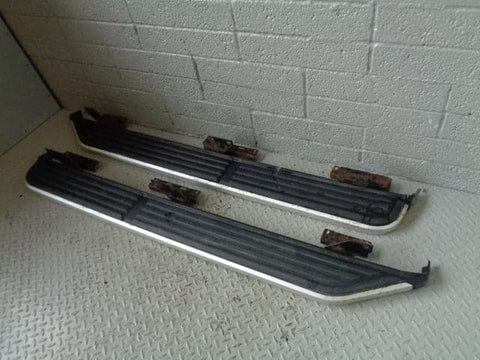 Discovery 3 4 Side Steps Pair Of Black Silver Land Rover 2004 to 2014 K05073