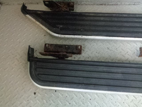 Discovery 3 4 Side Steps Pair Of Black Silver Land Rover 2004 to 2014 K05073