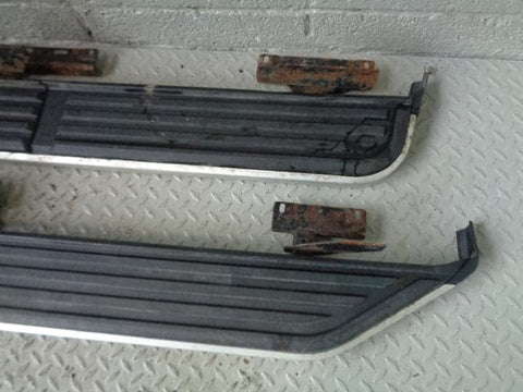 Discovery 3 4 Side Steps Pair Of Black Silver Land Rover 2004 to 2014 K05073