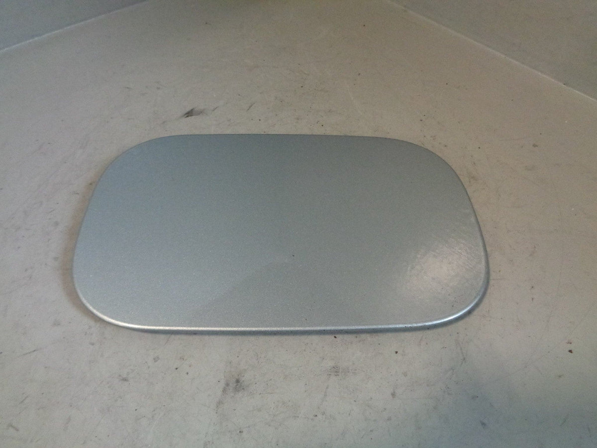 Discovery 3 Fuel Filler Flap in Arctic Frost Land Rover 2004 to 2009