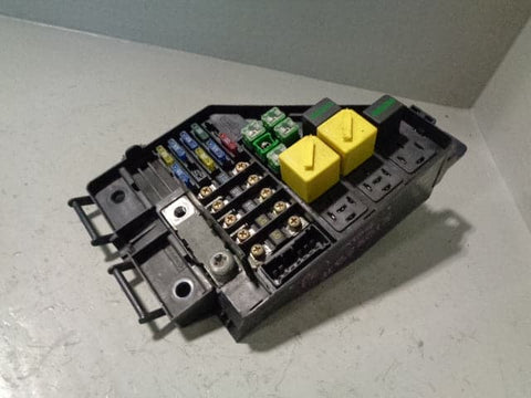 Freelander 1 Fuse Box Engine Bay 2.0 TD4 YQE000380 Land Rover 2001 to 2006 no lid