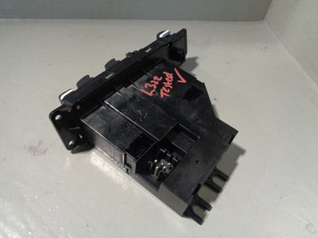 Range Rover L322 Window Switch Pack Off Side Front