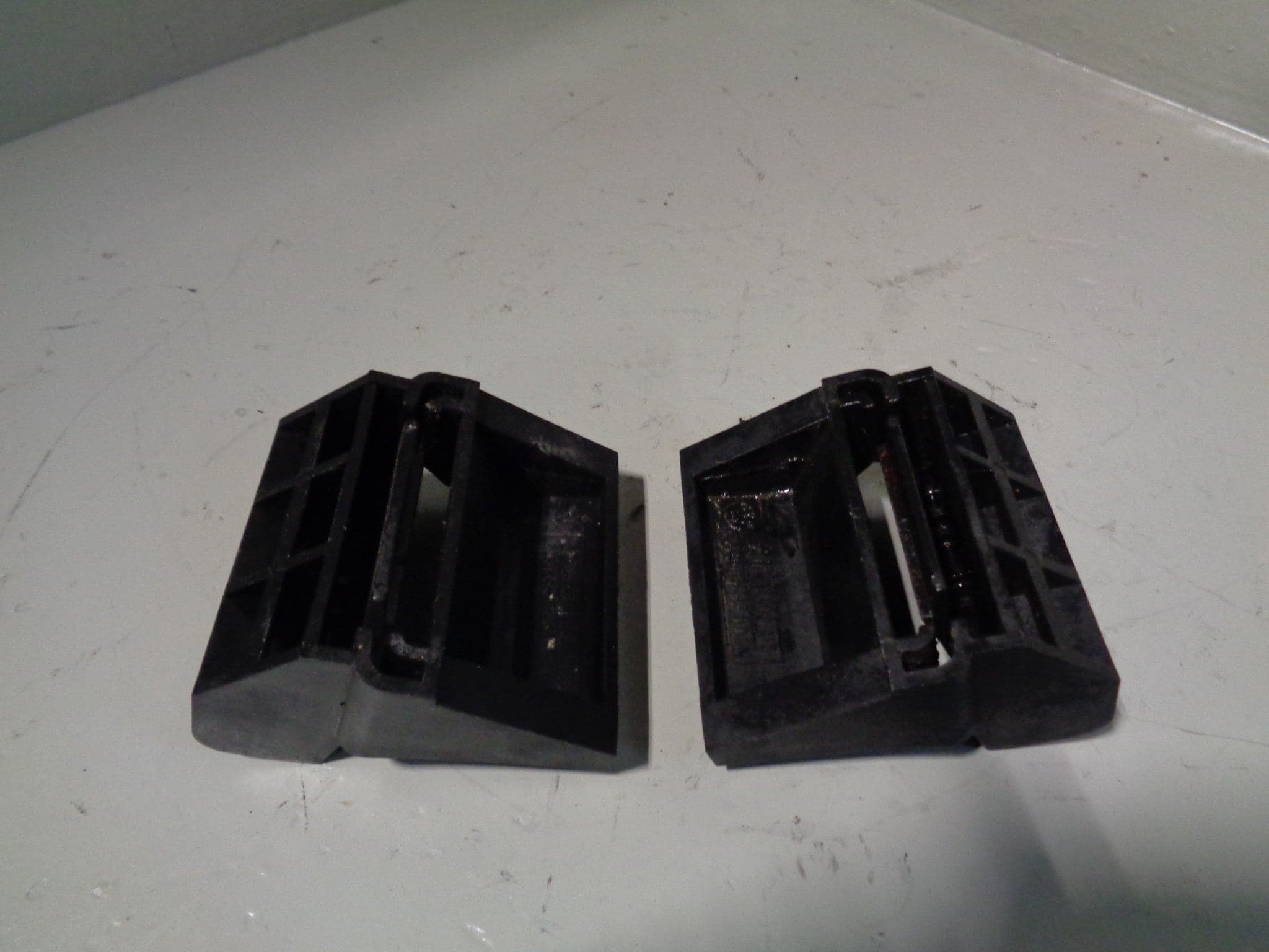 Range Rover L322 Radiator. Parts Range Rover L322 Radiator Mount Brackets Pair of 3.6 TDV8 2006 to 2009 ...