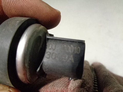 Discovery 2 Accelerometer Lateral Sensor RQJ100010 Land Rover 2002 to 2004
