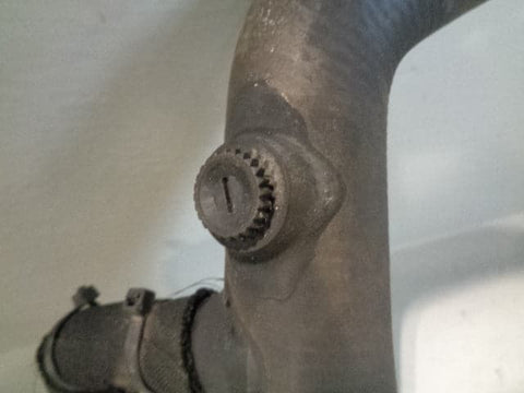 Discovery 2 Top Radiator Hose with Bleed Screw 2.5 TD5 Land Rover 1998 to 2004