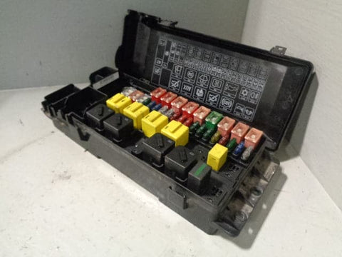 Discovery 2 Under Bonnet Fuse Box TD5 Land Rover YQE103800 1998 to 2004