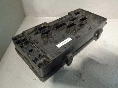 Discovery 2 Under Bonnet Fuse Box TD5 Land Rover YQE103800 1998 to 2004