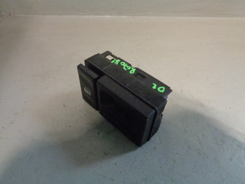Discovery 2 Clock and Central Locking Button Grey AMR5193 Land Rover