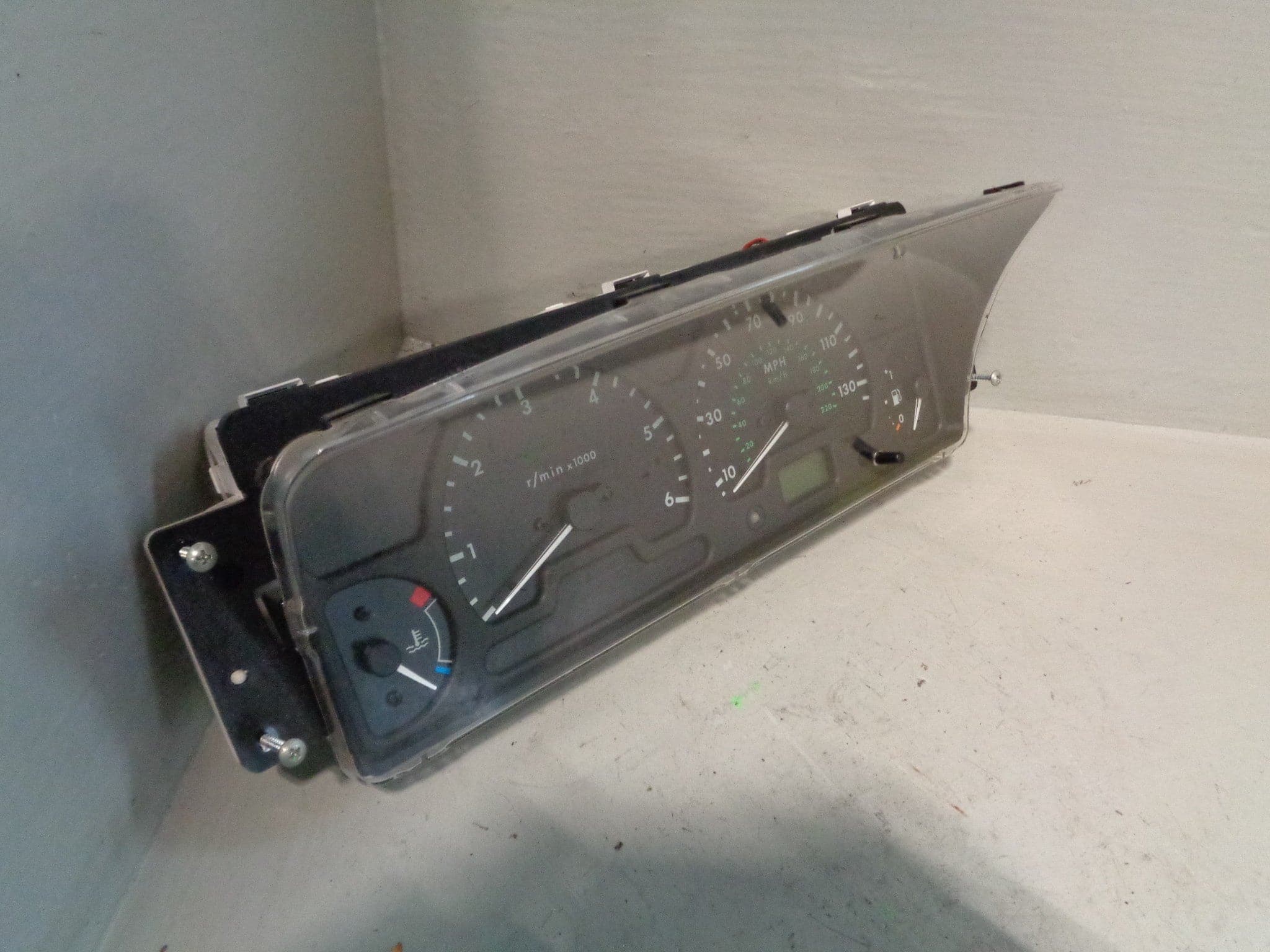 Discovery 2 Instrument Cluster Assembly Speedo YAC114010 V8 Petrol Lan