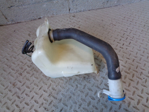 Freelander 1 Washer Bottle Windscreen 2 x Pumps Land Rover 1998 to 2006