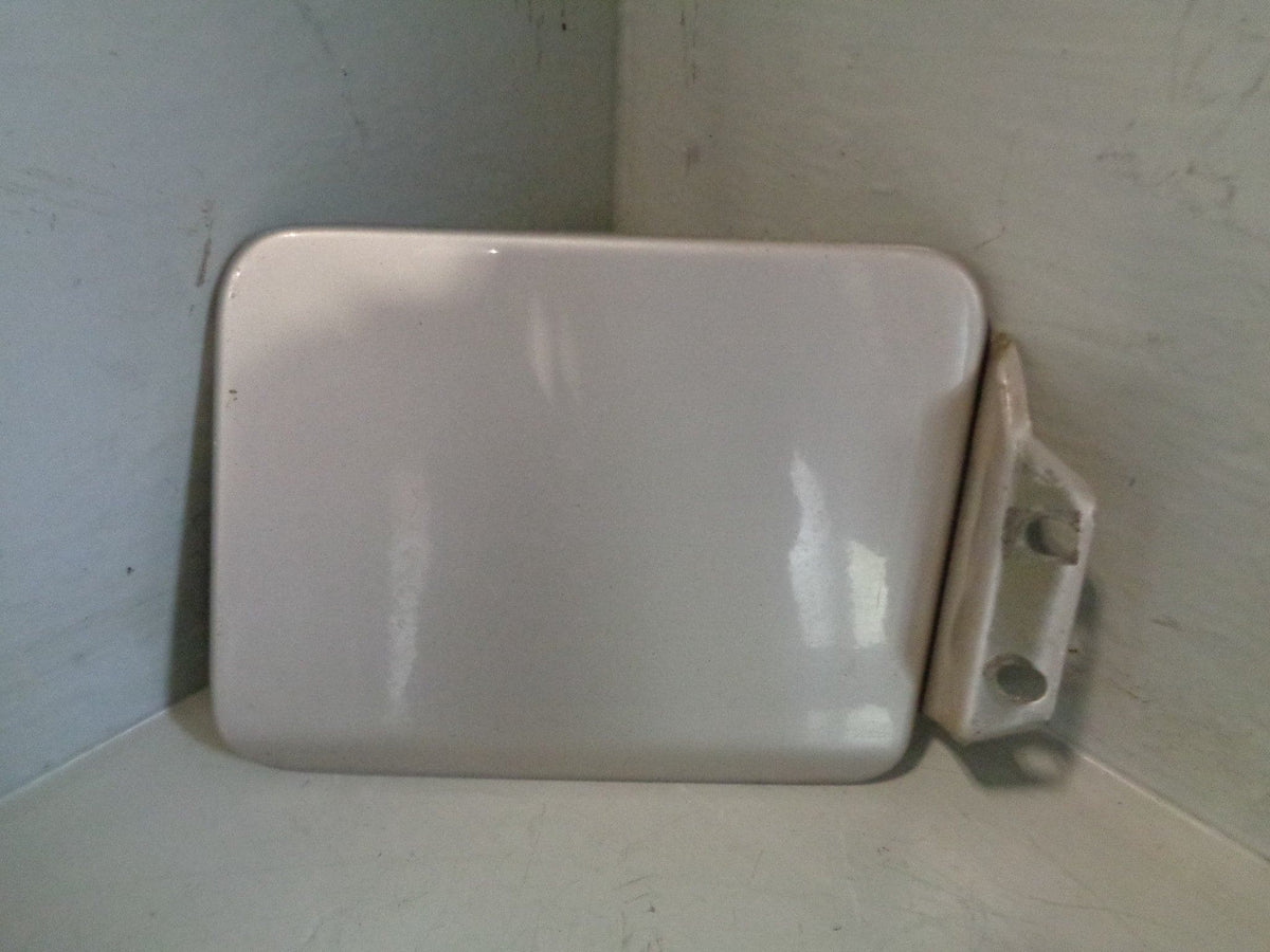 Discovery 2 Fuel Flap Filler Cap Blenheim Silver 642 Land Rover 1998 to 2004