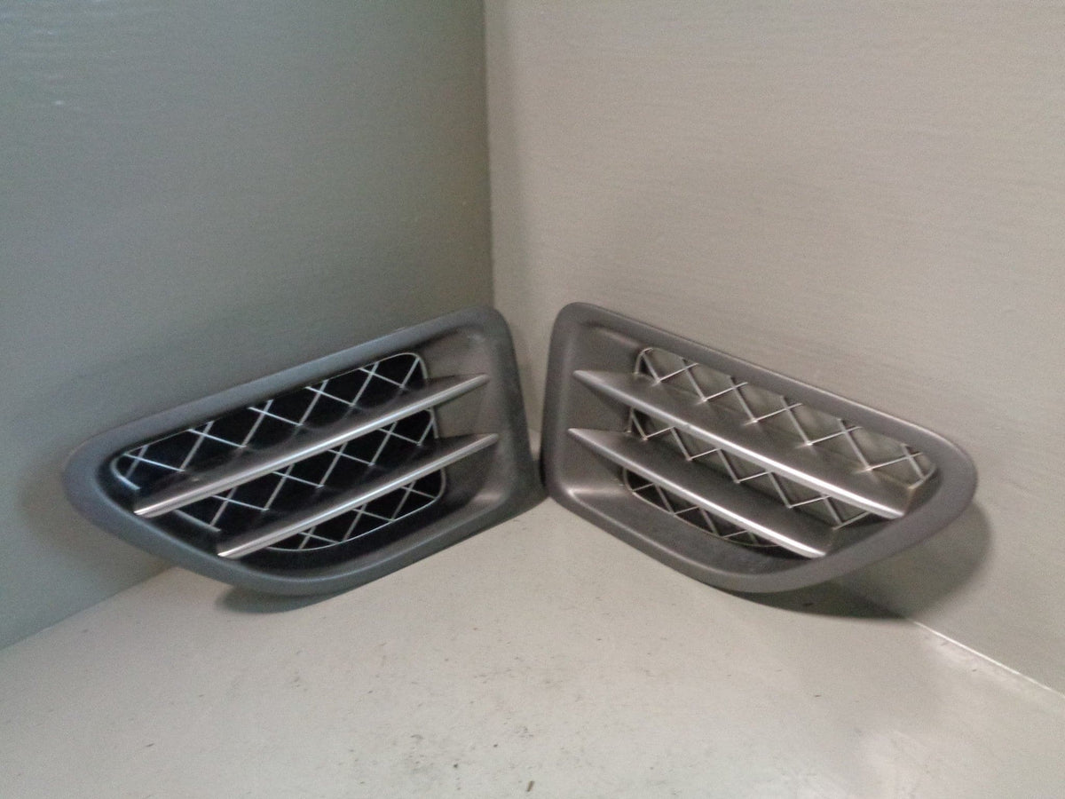 Range Rover Sport Wing Vents Pair Standard L320 in Grey and Silver 2005 to 2013