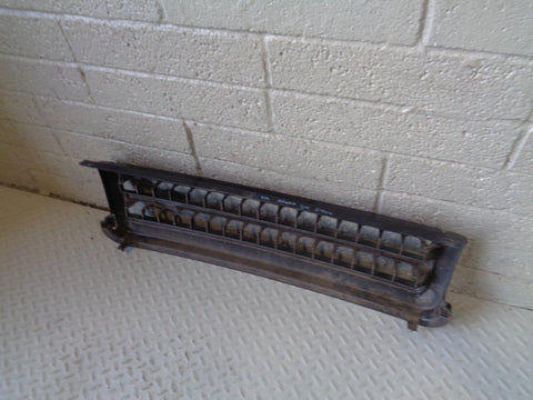 Discovery 2 Front Grille Pre-Facelift Land Rover Adventurer Edition 1998 to 2002